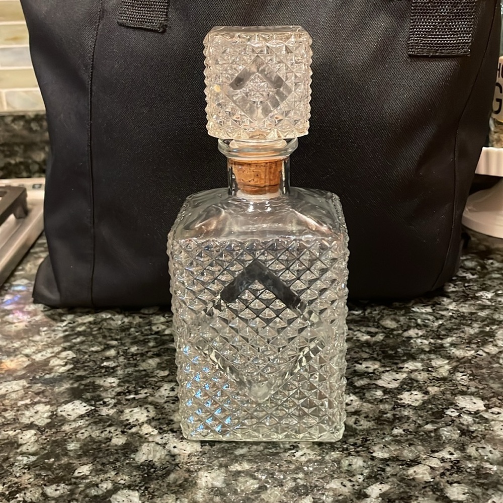 Vintage Mid Century I W Harper Glass Whiskey Decanter - Picture 4 of 8